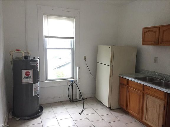2nd image of 318 W 26th St #B
