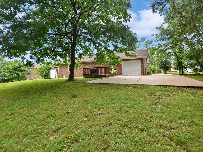 220 Marshall Dr — Photo 16