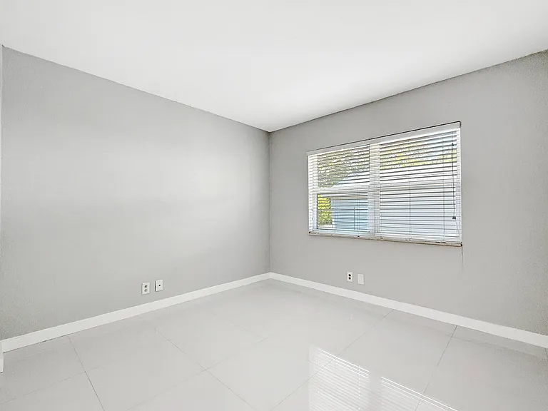 416 NE 15th Ave #12 — Photo 17