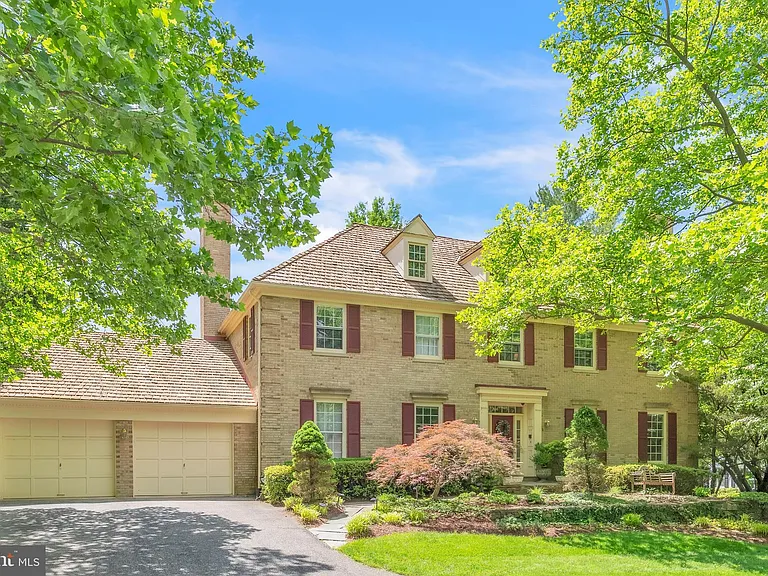 9708 Meyer Point Dr — Photo 1