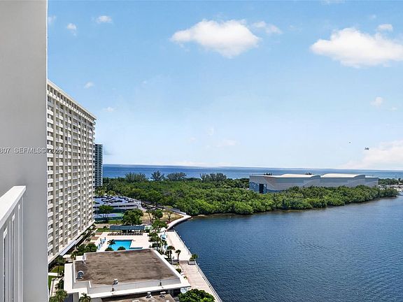 3rd image of 500 Bayview Dr APT 1420