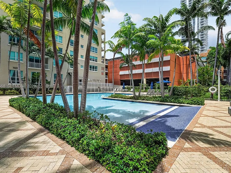 2000 N Bayshore Dr #306 — Photo 30