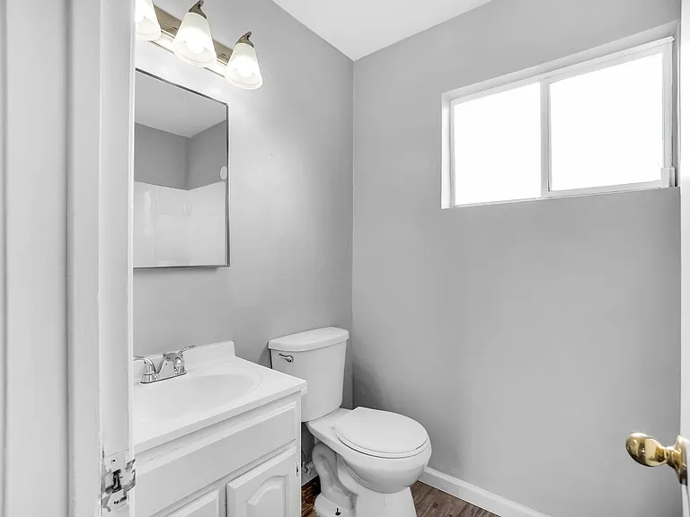 Ethan Apartments — Photo 9