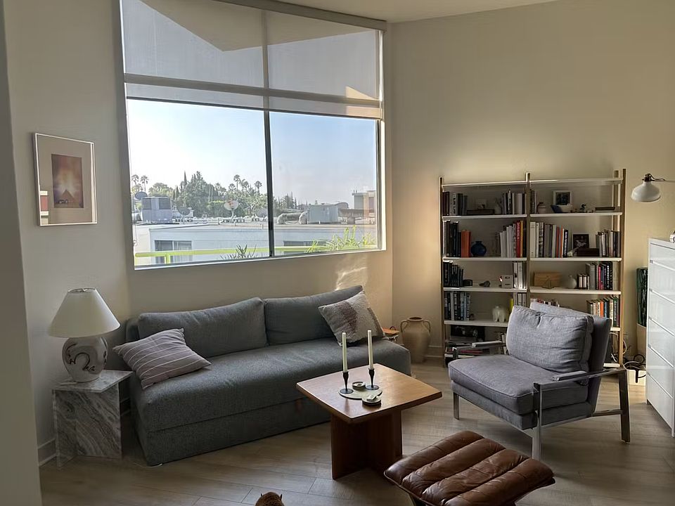 1st image of 2218 N Beachwood Dr APT 301