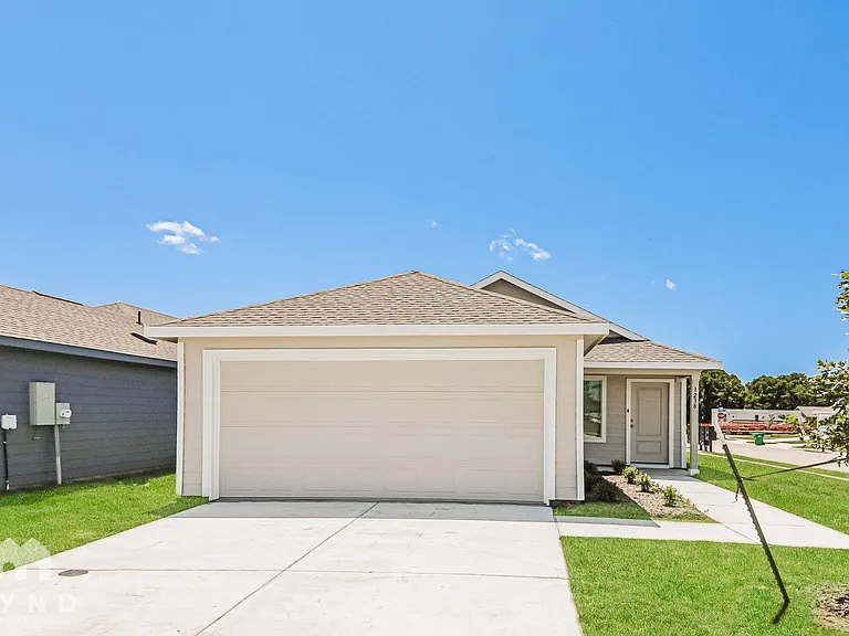 1238 Basswood Dr — Photo 1
