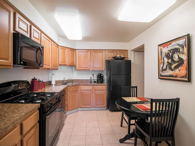 Sherri Park Apartments — Photo 11