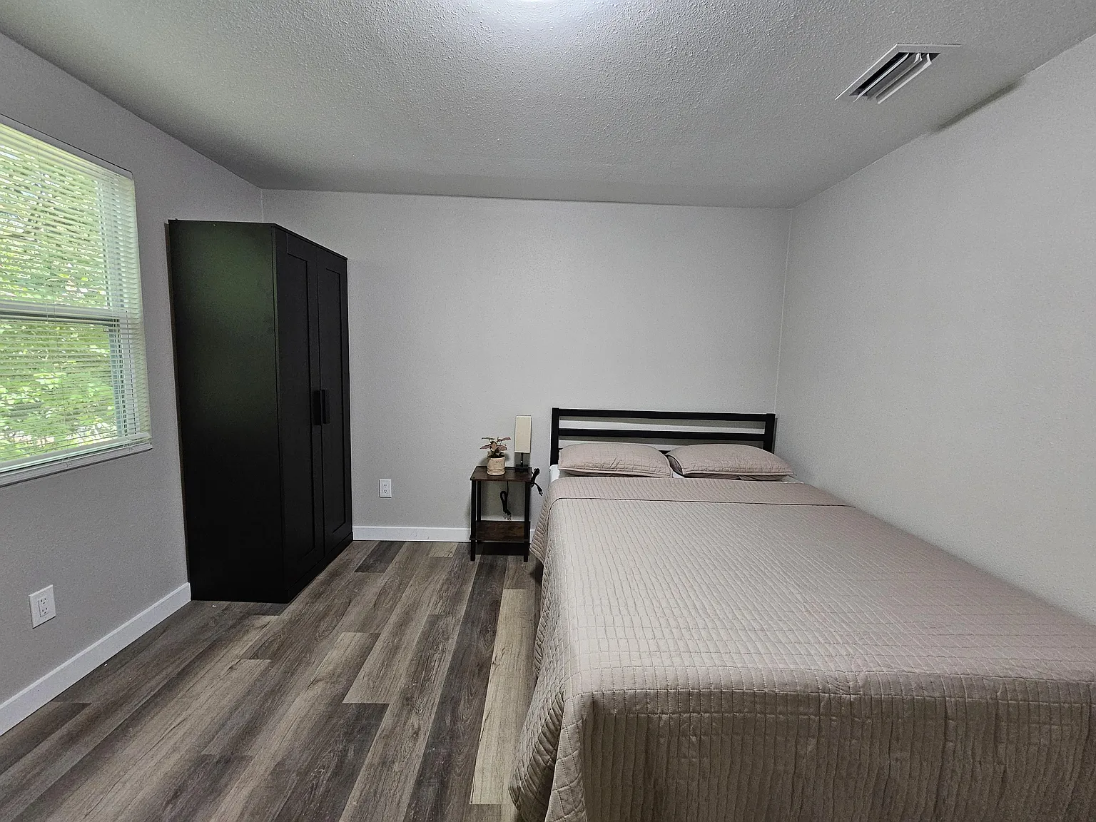 4 bed, 2.0 bath, 1000 sqft, $754 — Photo 3