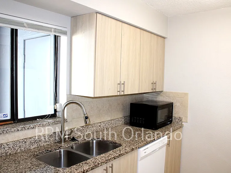 4726 Sutton Ter — Photo 6