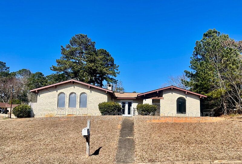 1st image of 925 Incline Dr