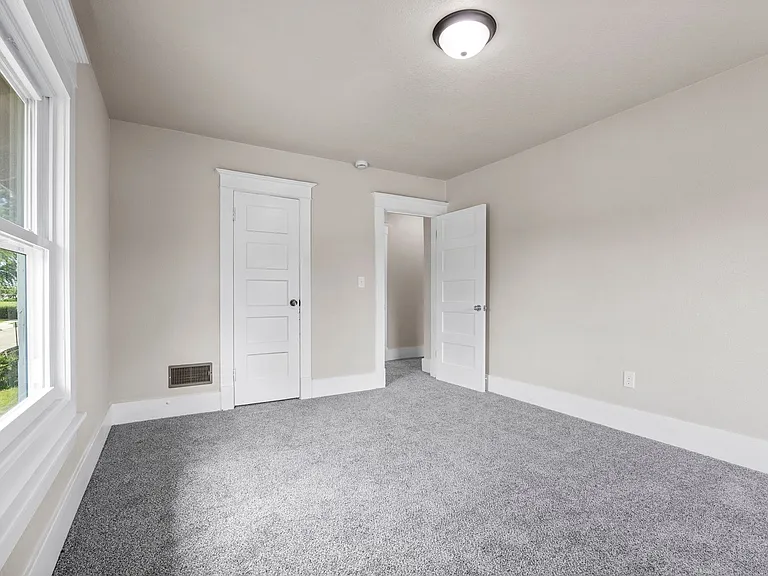 511 W Church St — Photo 11