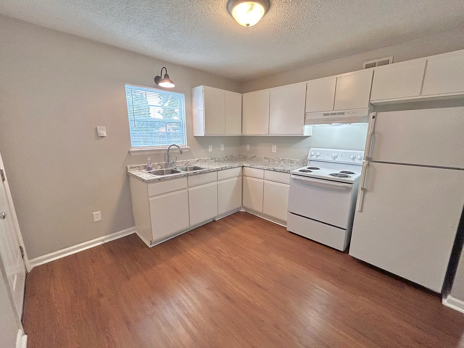 2 bed, 750 sqft, $995 — Photo 3