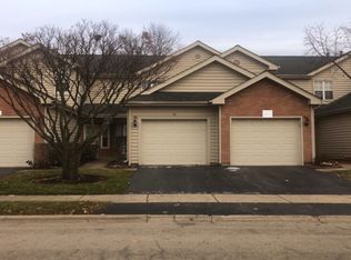 94 Golfview Dr, Glendale Heights, IL 60139