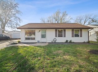 1216 Mount Vernon Dr, Bloomington, IL 61704