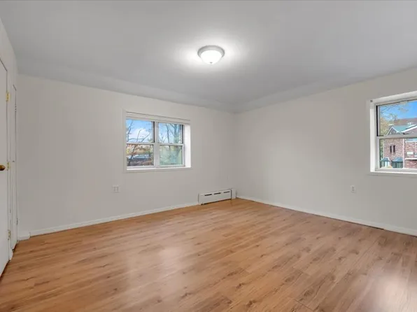 2747 Haring Street image 13 of 24