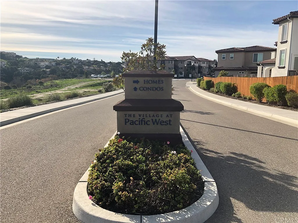2 bed, 1000 sqft, $3,500 — Photo 3