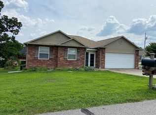 201 Twin Island Dr, Blue Eye, MO 65611