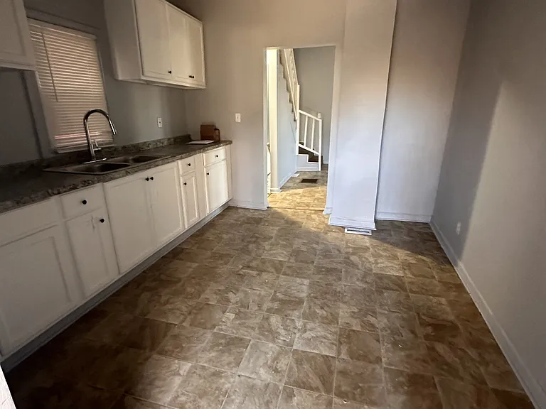 558 Holbrook Ave — Photo 7