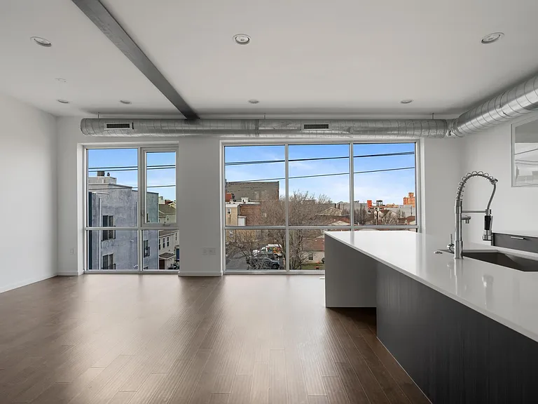 634 W Jefferson St #3 — Photo 2