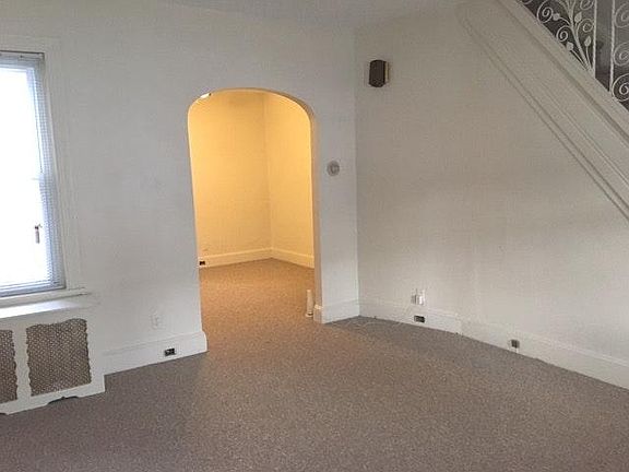 4th image of 346 N Gross St
