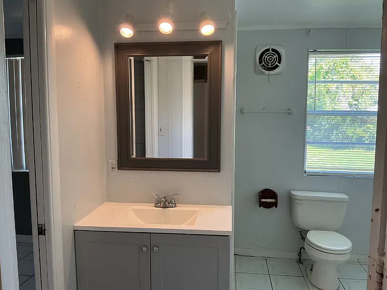 720 Lakehurst St — Photo 12