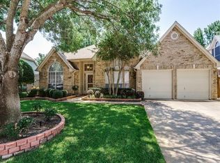 1915 Waterford Dr, Grapevine, TX 76051