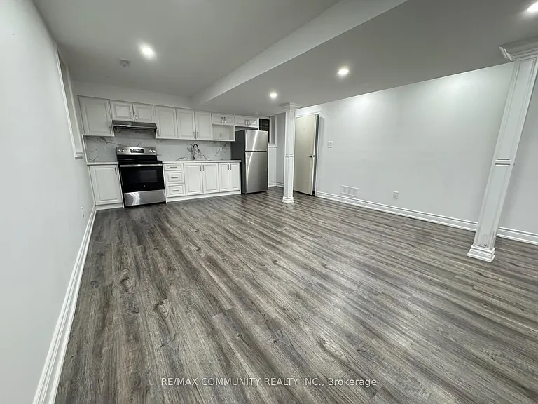 933 Red Deer Ave — Photo 6