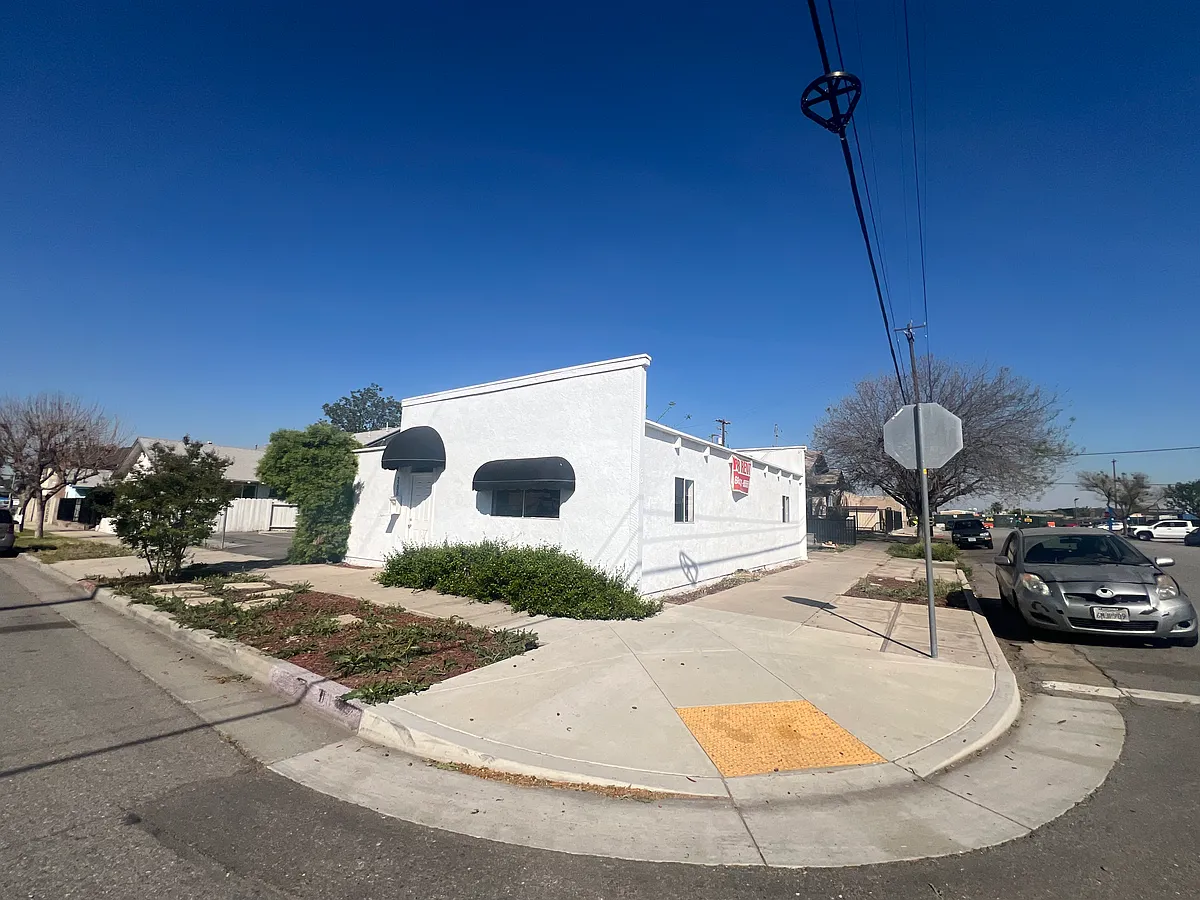 Building Photo - 2200 G St