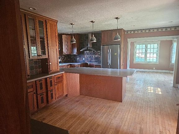 3rd image of 107 N Baker St
