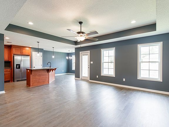 3rd image of 4586 Camden Cir