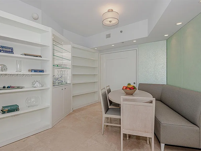 1000 S Pointe Dr #905 — Photo 18