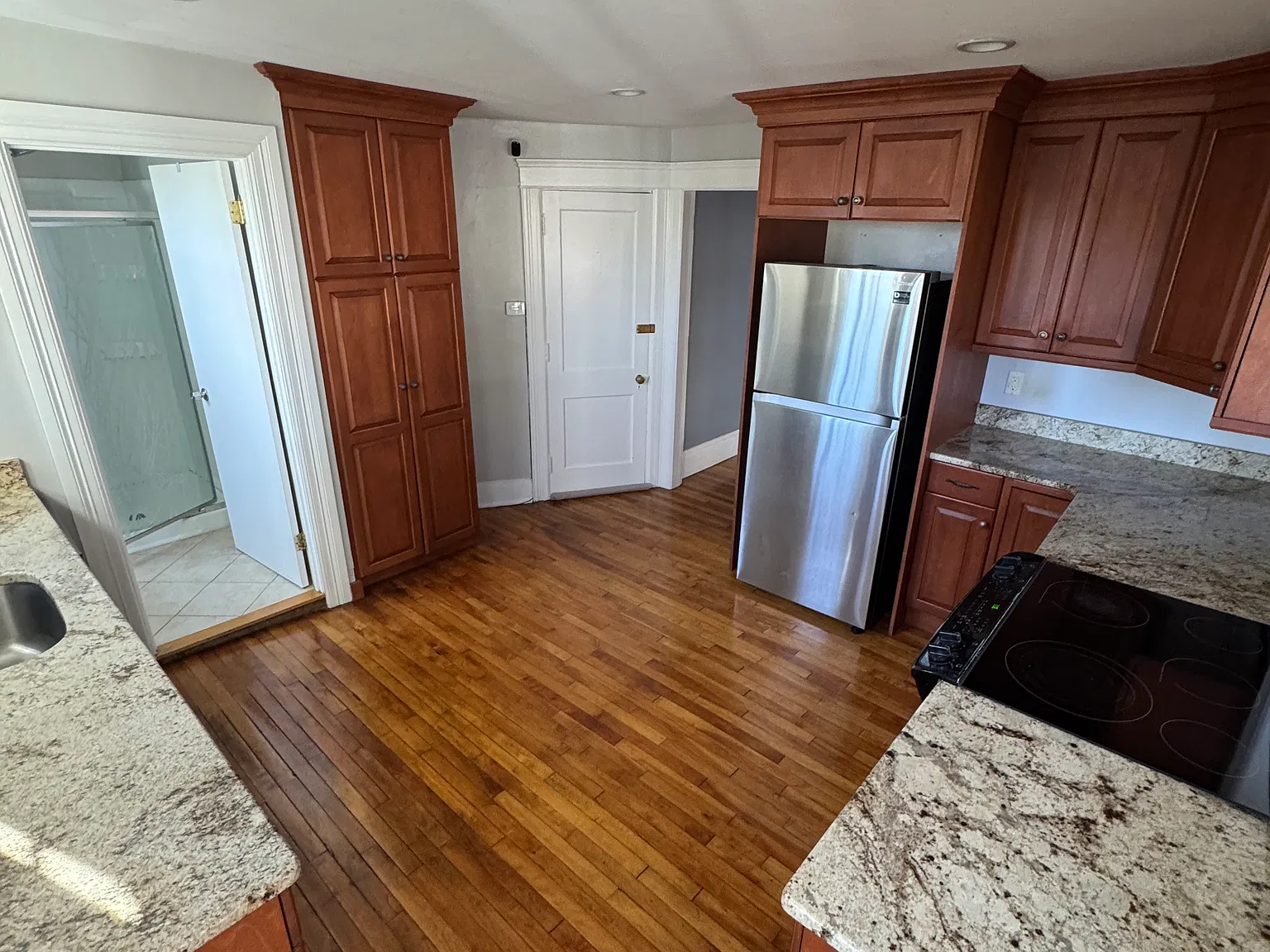 4 bed, 2257 sqft, $3,200 — Photo 4