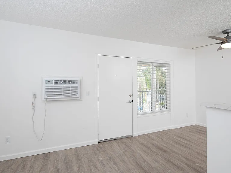 Aztec Pacific Apartments — Photo 59