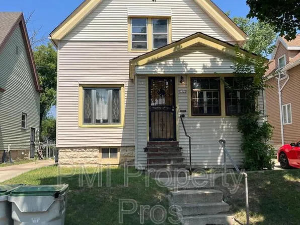 2222 W Finn Pl, Milwaukee, WI 53206