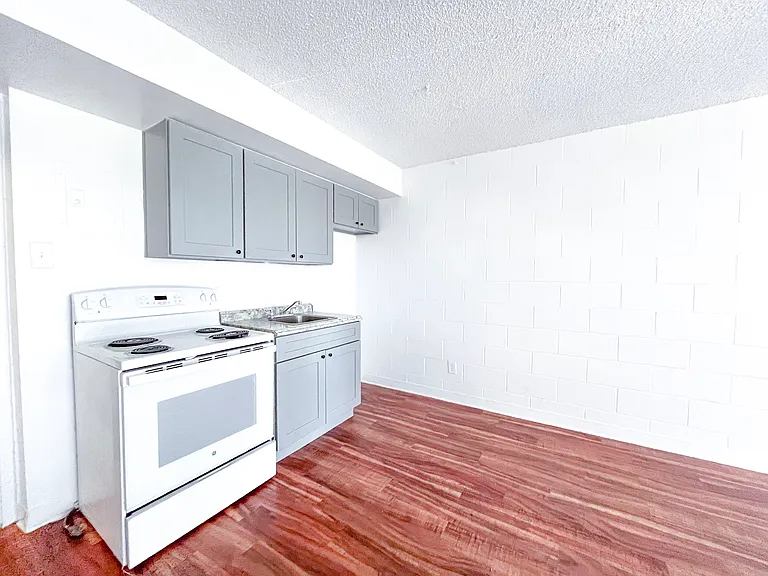 Riverbrook Apartment — Photo 15