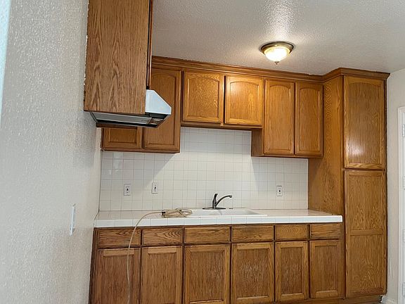 5th image of 647 E Phillips St
