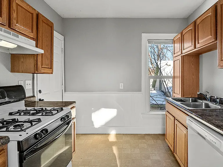 861 Marion St #2 — Photo 8