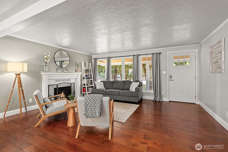 4th image of 2525 112th Avenue E