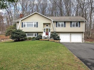116 Sturbridge Ln, Trumbull, CT 06611