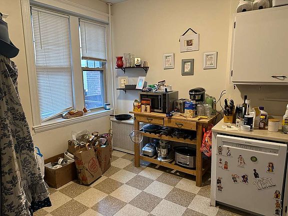 3rd image of 15 Alton Pl APT 2
