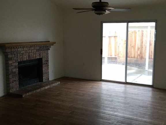 3rd image of 334 Baneberry Ct