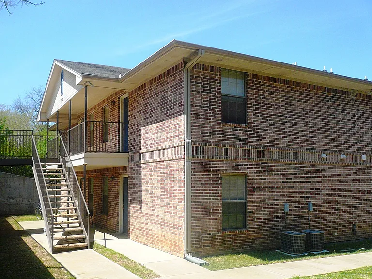 712 W Sycamore St — Photo 2