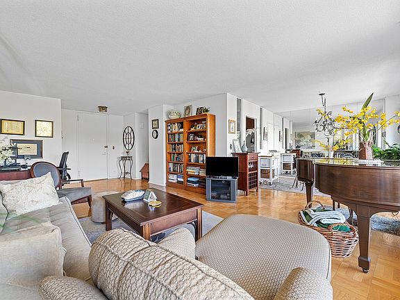 4th image of 4455 Douglas Ave APT 4H