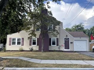 22 Dyer St, Warren, RI 02885