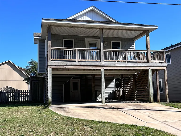 703 W Durham St — Photo 1