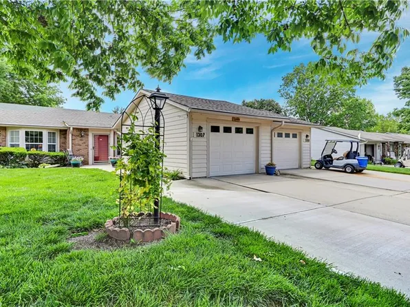 1307 W Jenkins Blvd, Raymore, MO 64083