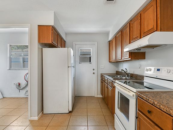 5th image of 408 N Rosland Dr