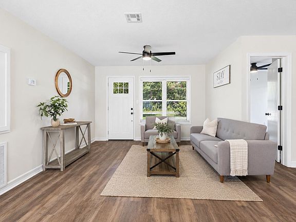 3rd image of 121 Wildflower Ln