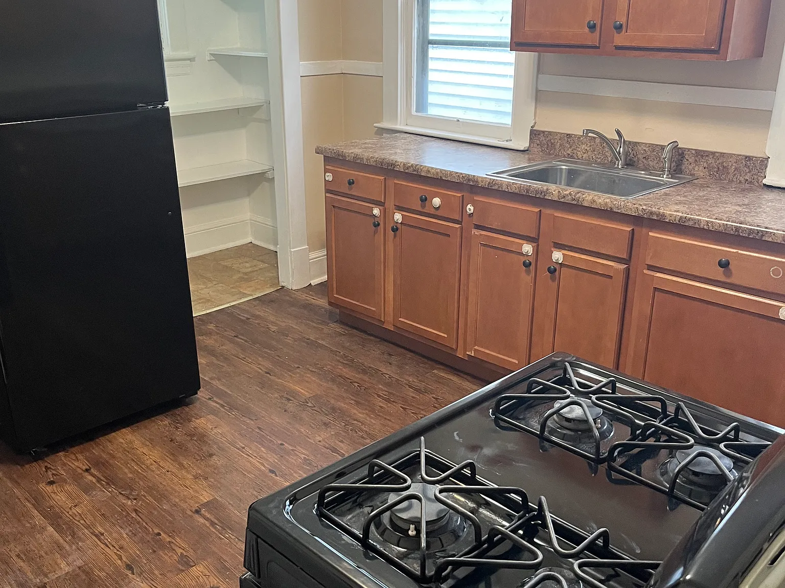 3 bed, 1200 sqft, $1,700 — Photo 1