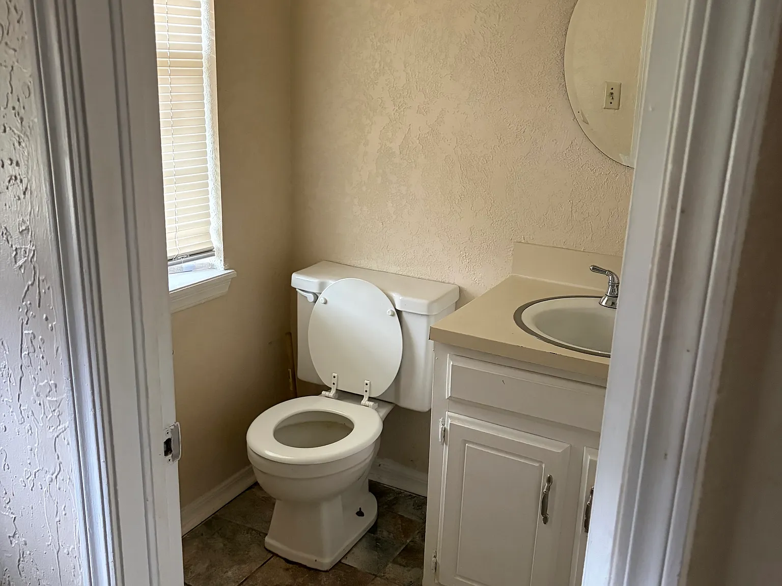 2 bed, 1.5 bath, 1100 sqft, $1,500 — Photo 2