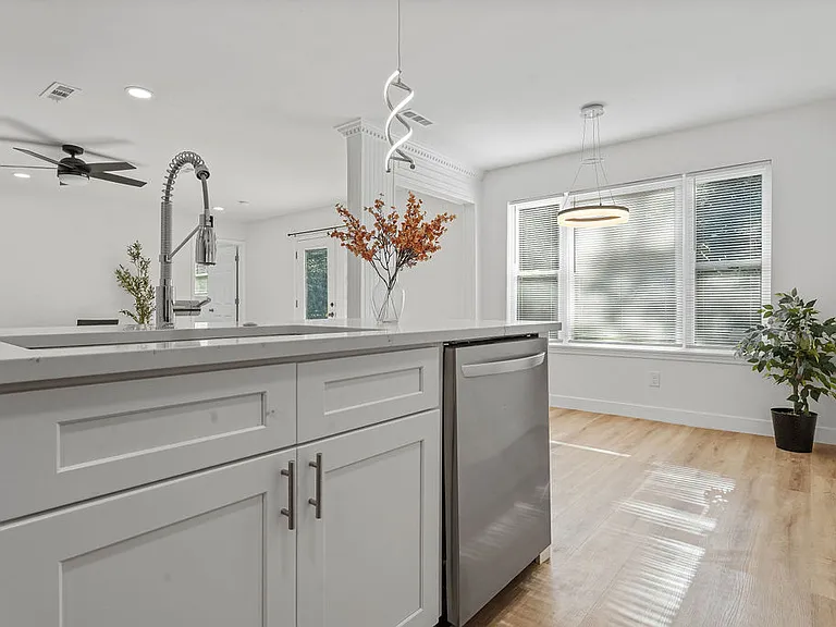 2411 W Megan Dr — Photo 2